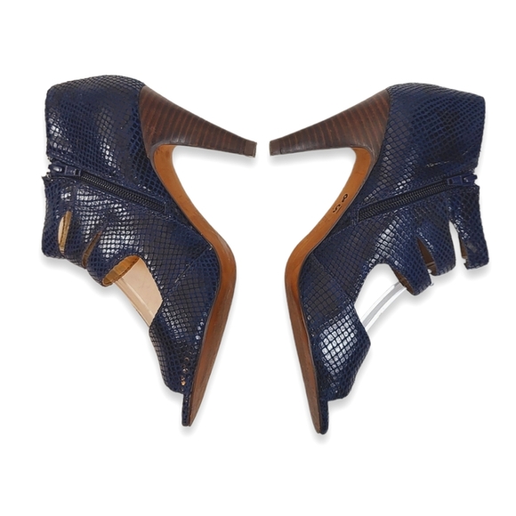 Isola Womens 7.5 Navy Blue Snake Embossed Triple Strap Buckle Open Peep … - Picture 15 of 15